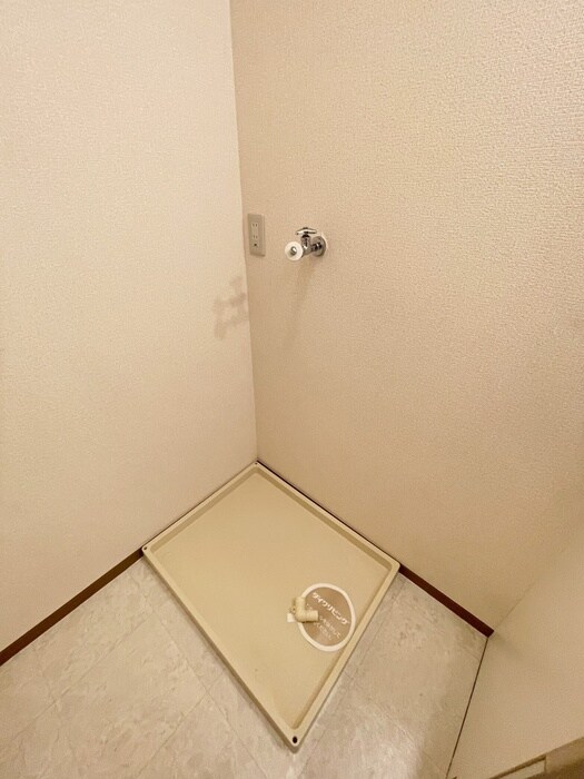 物件内観写真12　(洗濯機置場)