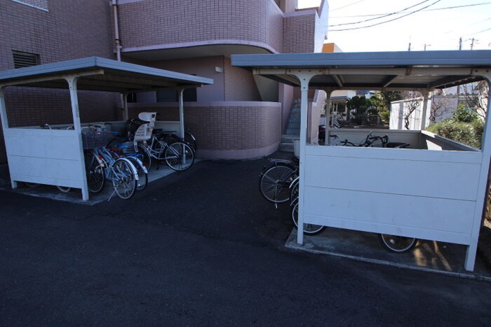 物件外観写真4　(駐輪場)
