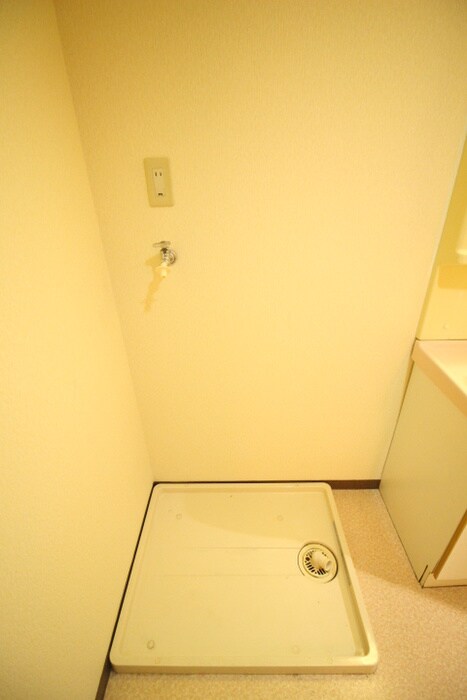 物件内観写真16　(洗濯機置場)