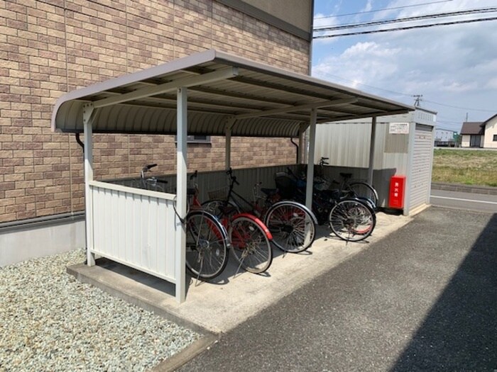 物件外観写真3　(駐輪場)