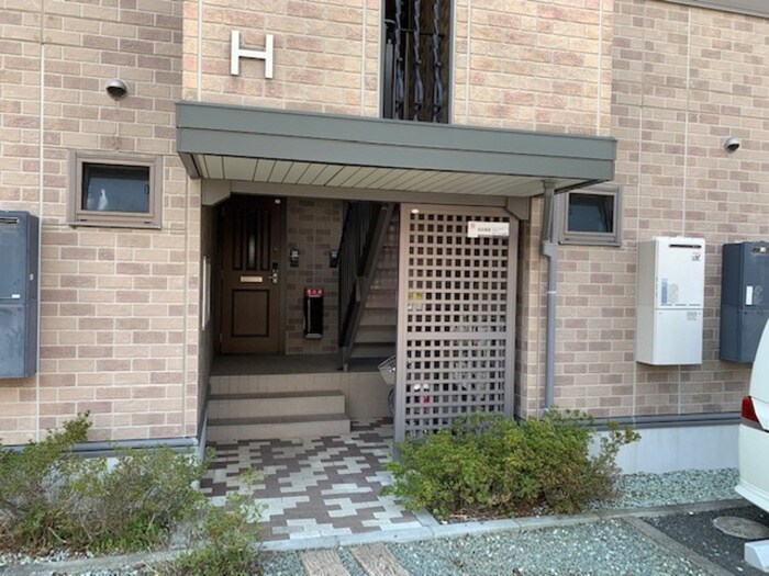 物件外観写真6　(エントランス部分)