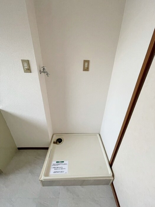 物件内観写真12　(洗濯機置場)