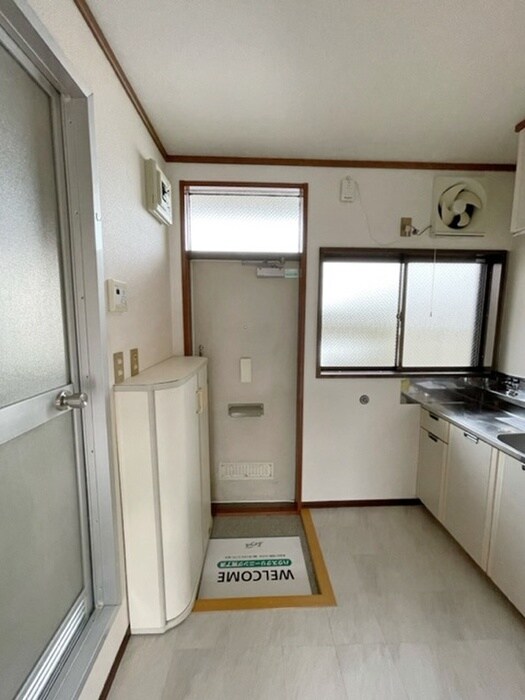 物件内観写真14　(玄関)