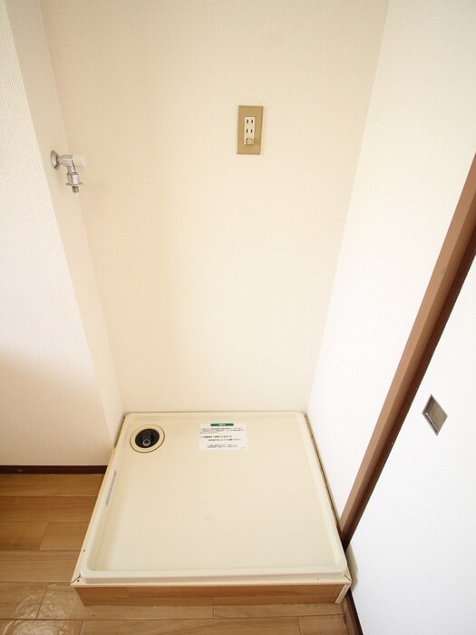 物件内観写真18　(洗濯機置場)