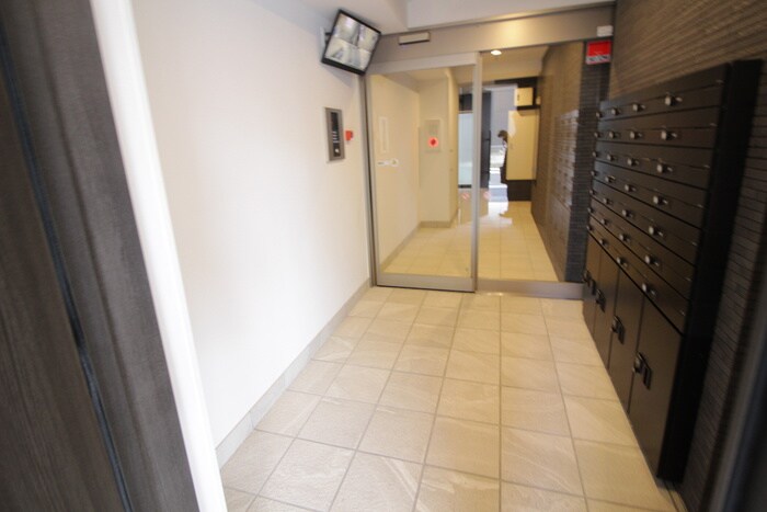 物件外観写真5　(エントランス部分)