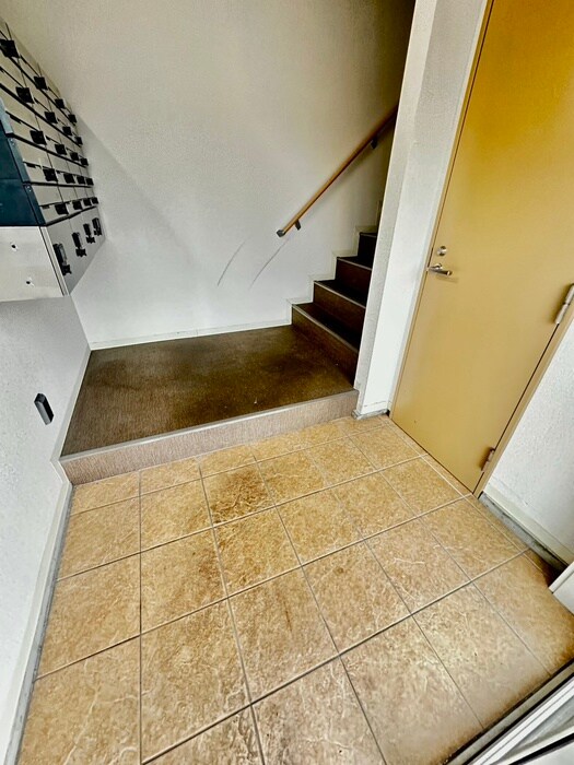 物件外観写真4　(エントランス部分)