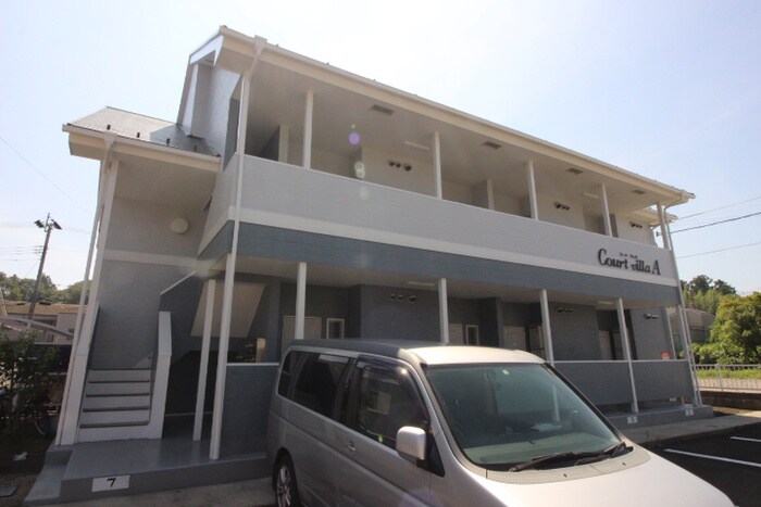 物件外観写真2　(エントランス部分)