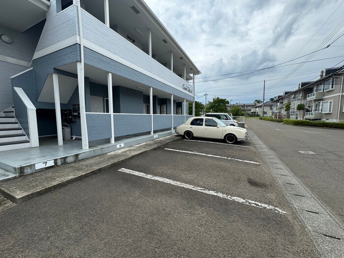 物件外観写真5　(駐車場)