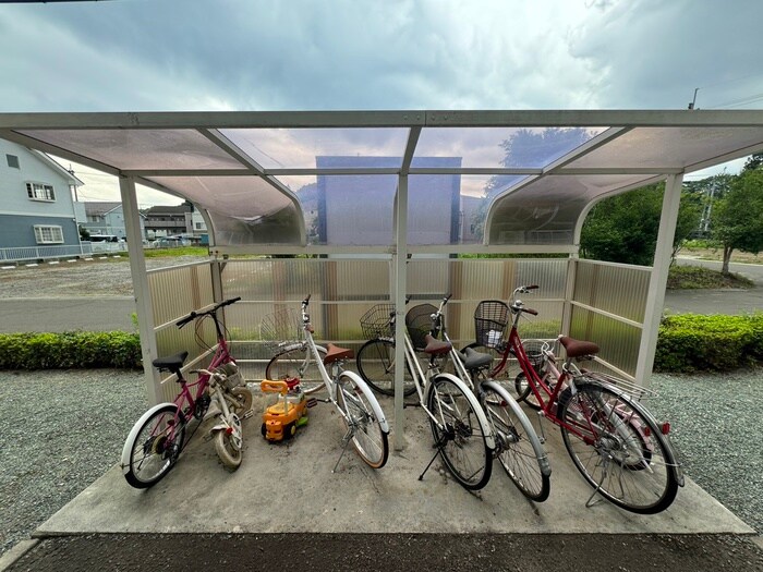 物件外観写真2　(駐輪場)