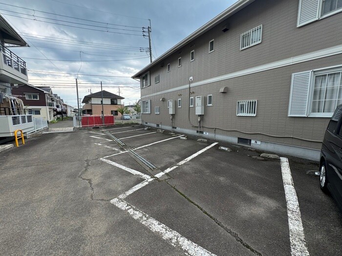 物件外観写真3　(駐車場)