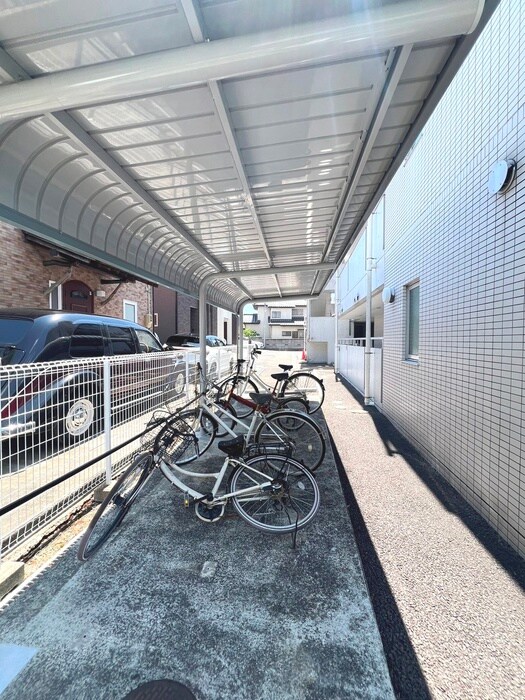 物件外観写真4　(駐輪場)