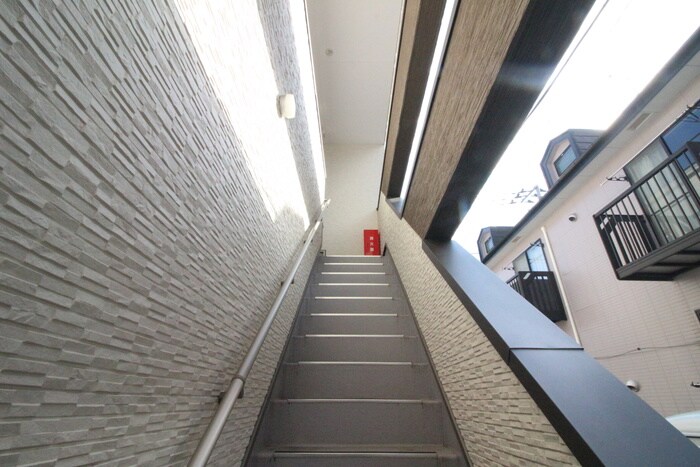 物件外観写真5　(エントランス部分)