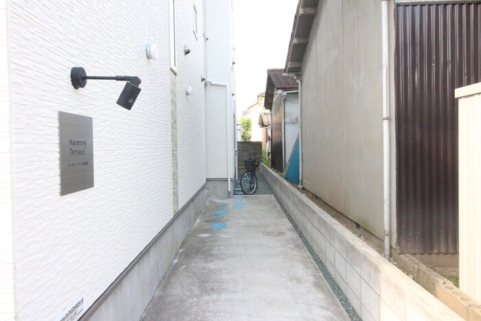 物件外観写真6　(エントランス部分)