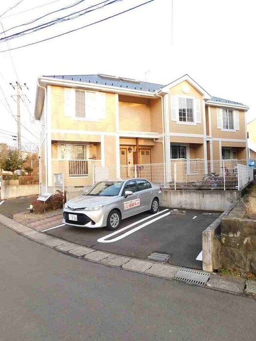 物件外観写真3　(駐車場)