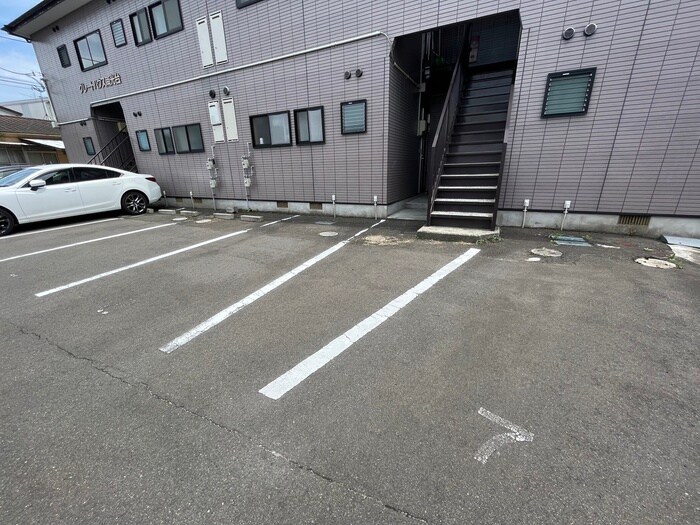 物件外観写真6　(駐車場)