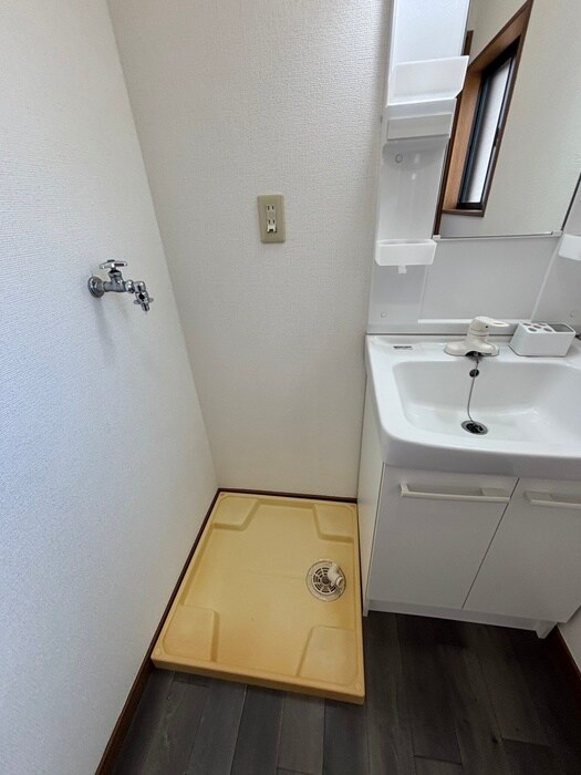 物件内観写真14　(洗濯機置場)