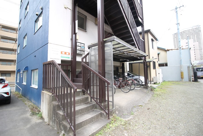 物件外観写真2　(エントランス部分)