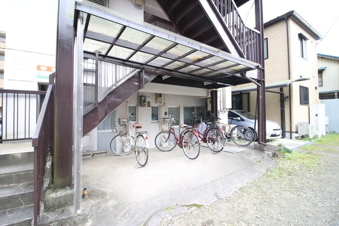 物件外観写真4　(駐輪場)