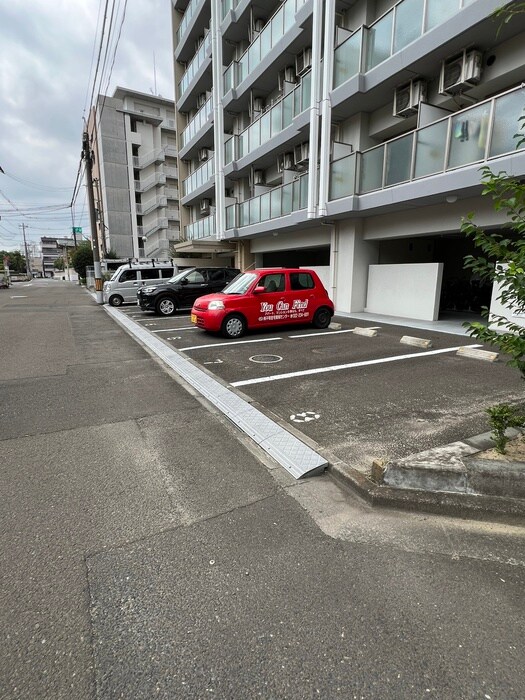 物件外観写真2　(駐車場)