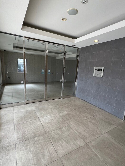 物件外観写真5　(エントランス部分)