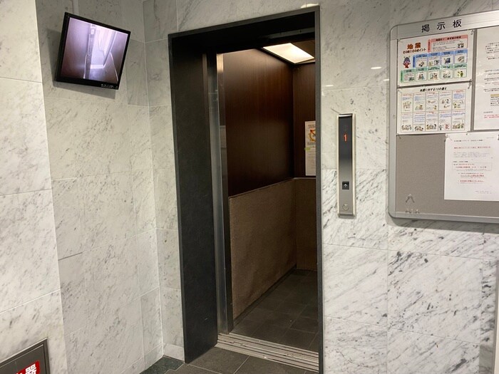 物件外観写真4　(エントランス部分)