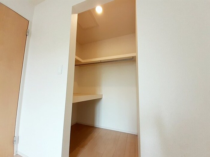 物件内観写真4　(収納)