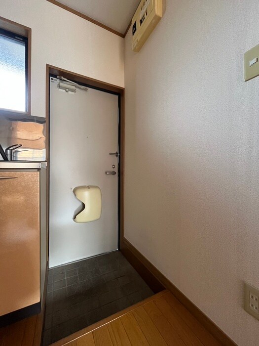 物件内観写真16　(玄関)