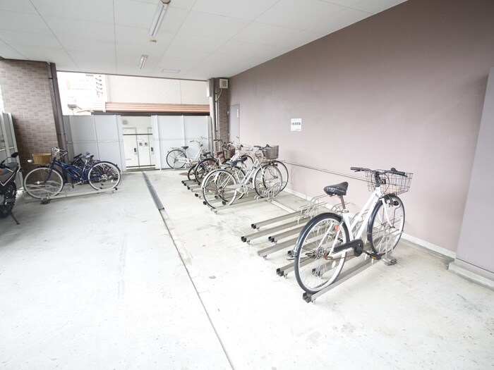 物件外観写真3　(駐輪場)