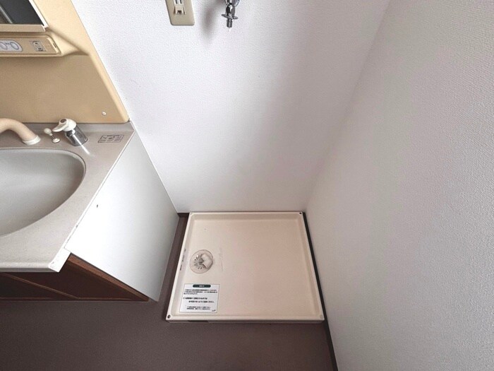 物件内観写真14　(洗濯機置場)