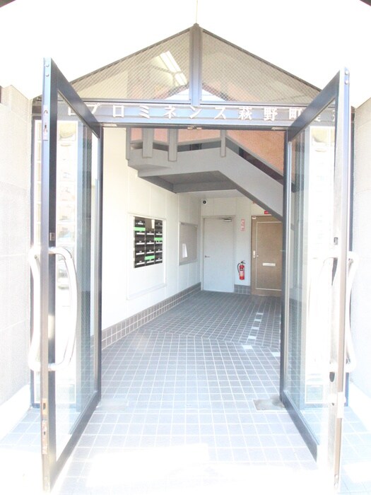 物件外観写真6　(エントランス部分)