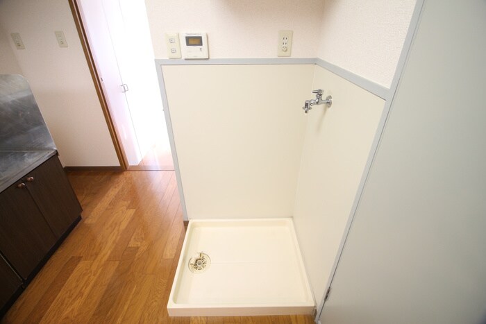 物件内観写真14　(洗濯機置場)