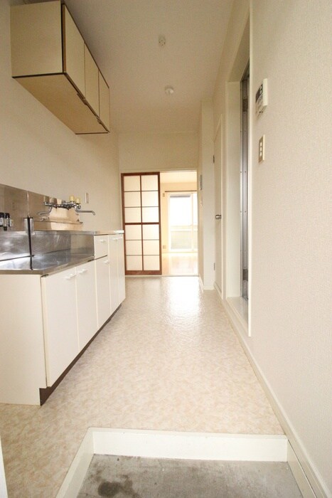 物件内観写真16　(玄関)