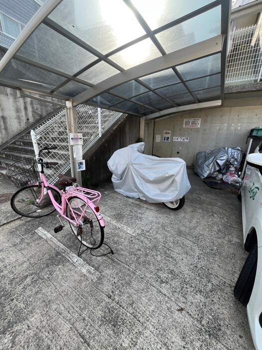 物件外観写真4　(駐輪場)