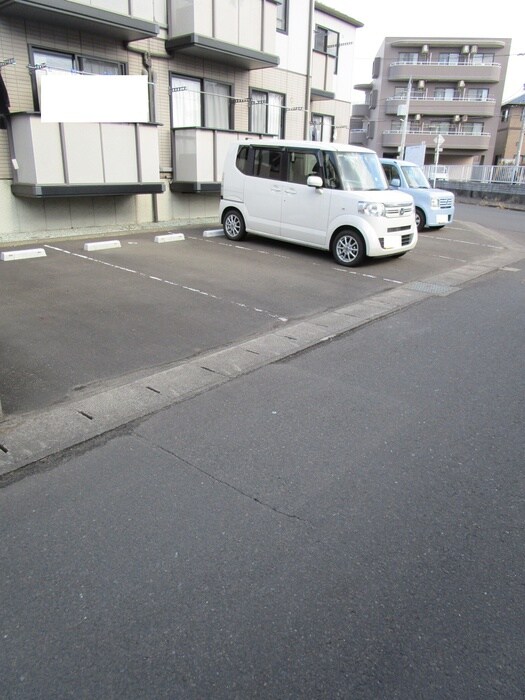 物件外観写真6　(駐車場)