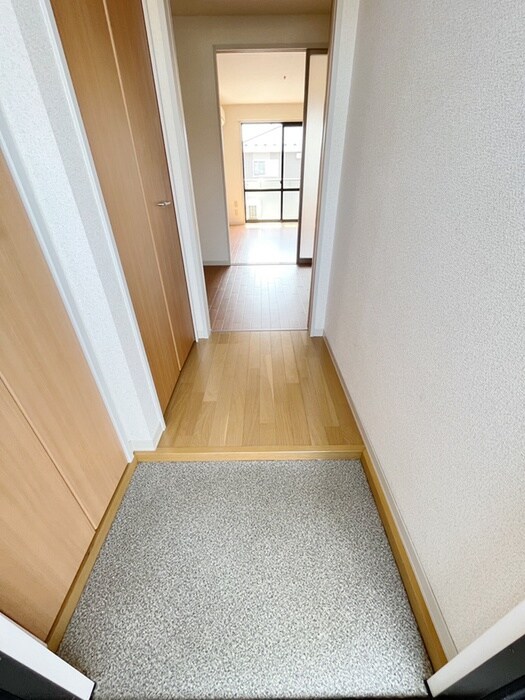 物件内観写真16　(玄関)