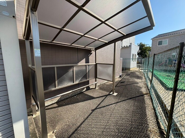 物件外観写真3　(駐輪場)