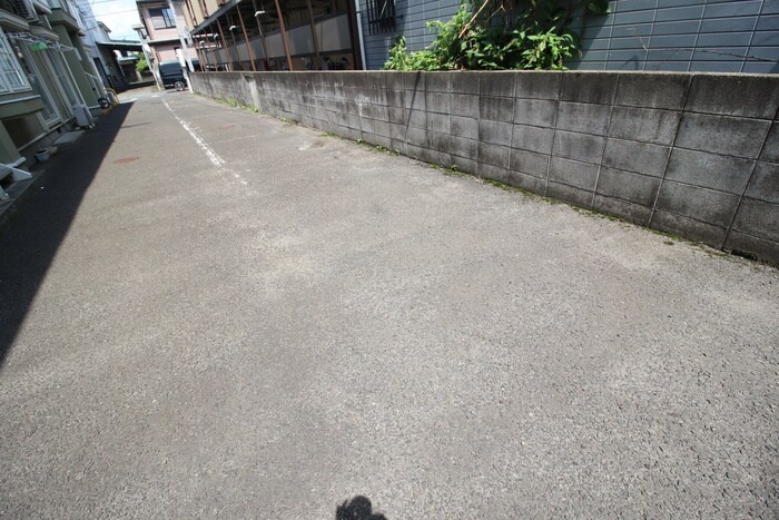 物件外観写真4　(駐車場)