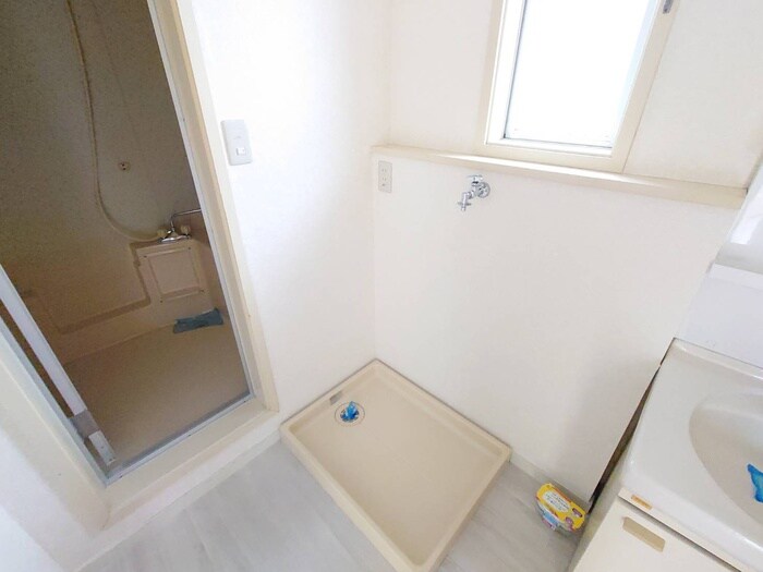 物件内観写真16　(洗濯機置場)