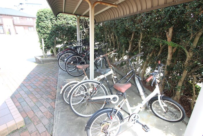 物件外観写真4　(駐輪場)