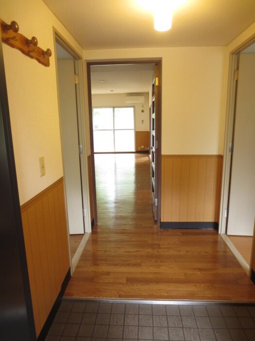 物件内観写真3　(玄関)