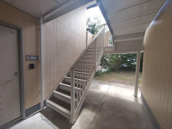物件外観写真4　(エントランス部分)