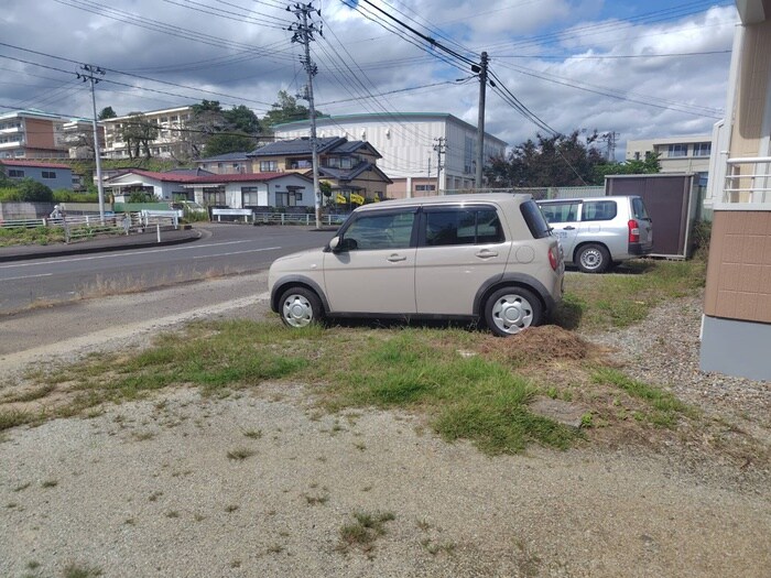 物件外観写真6　(駐車場)
