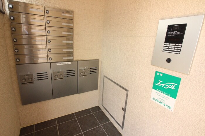 物件外観写真5　(エントランス部分)