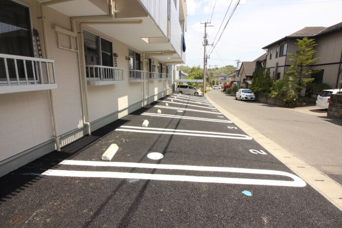 物件外観写真6　(駐車場)