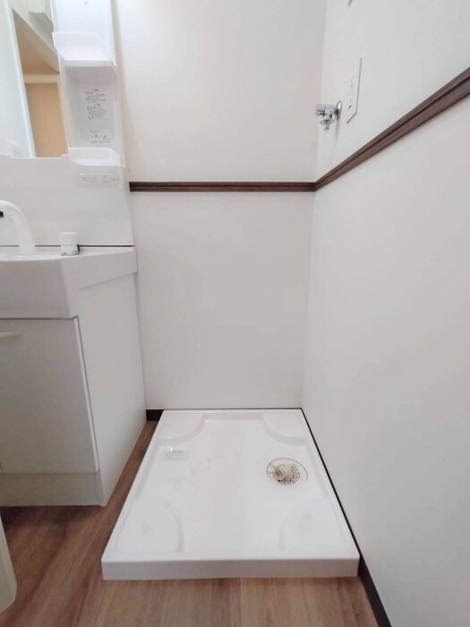 物件内観写真12　(洗濯機置場)