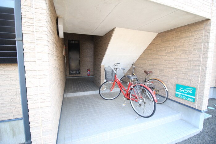 物件外観写真4　(エントランス部分)