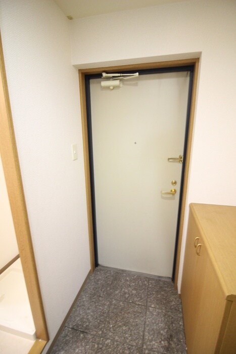 物件内観写真8　(玄関)