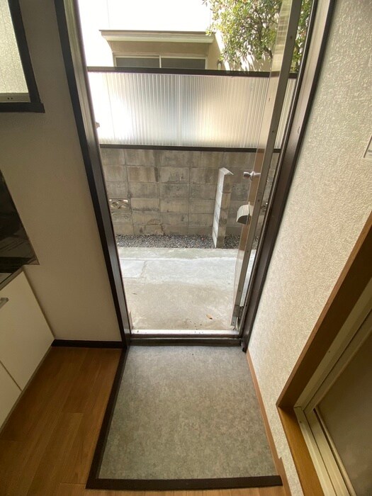 物件内観写真16　(玄関)