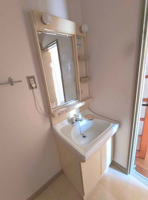 物件内観写真9　(洗面)