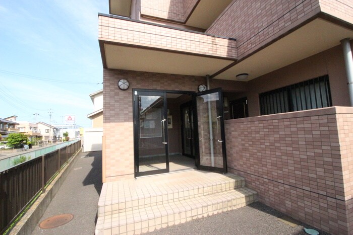 物件外観写真5　(エントランス部分)